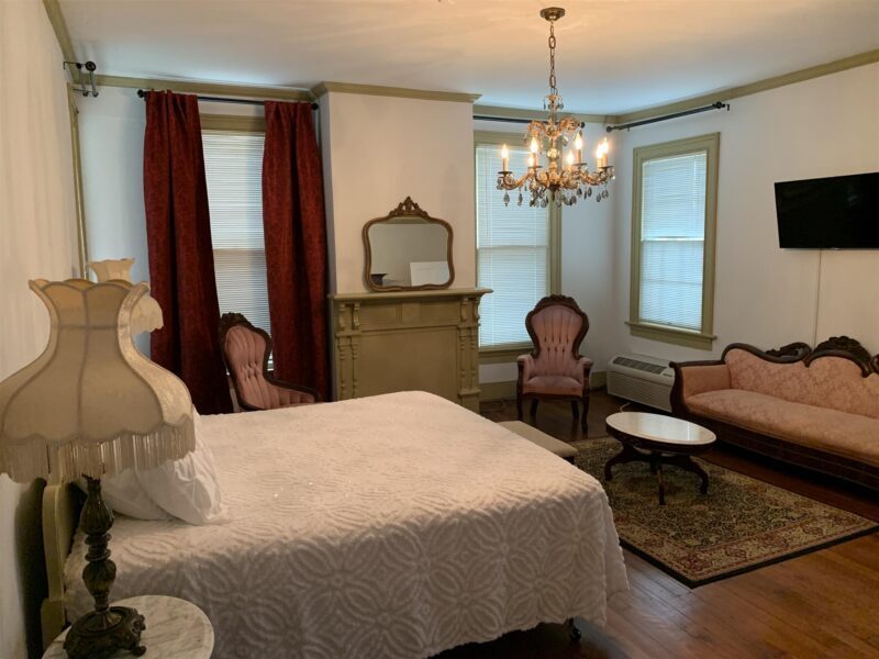 Palace Suite | The Meadows Inn, New Bern NC